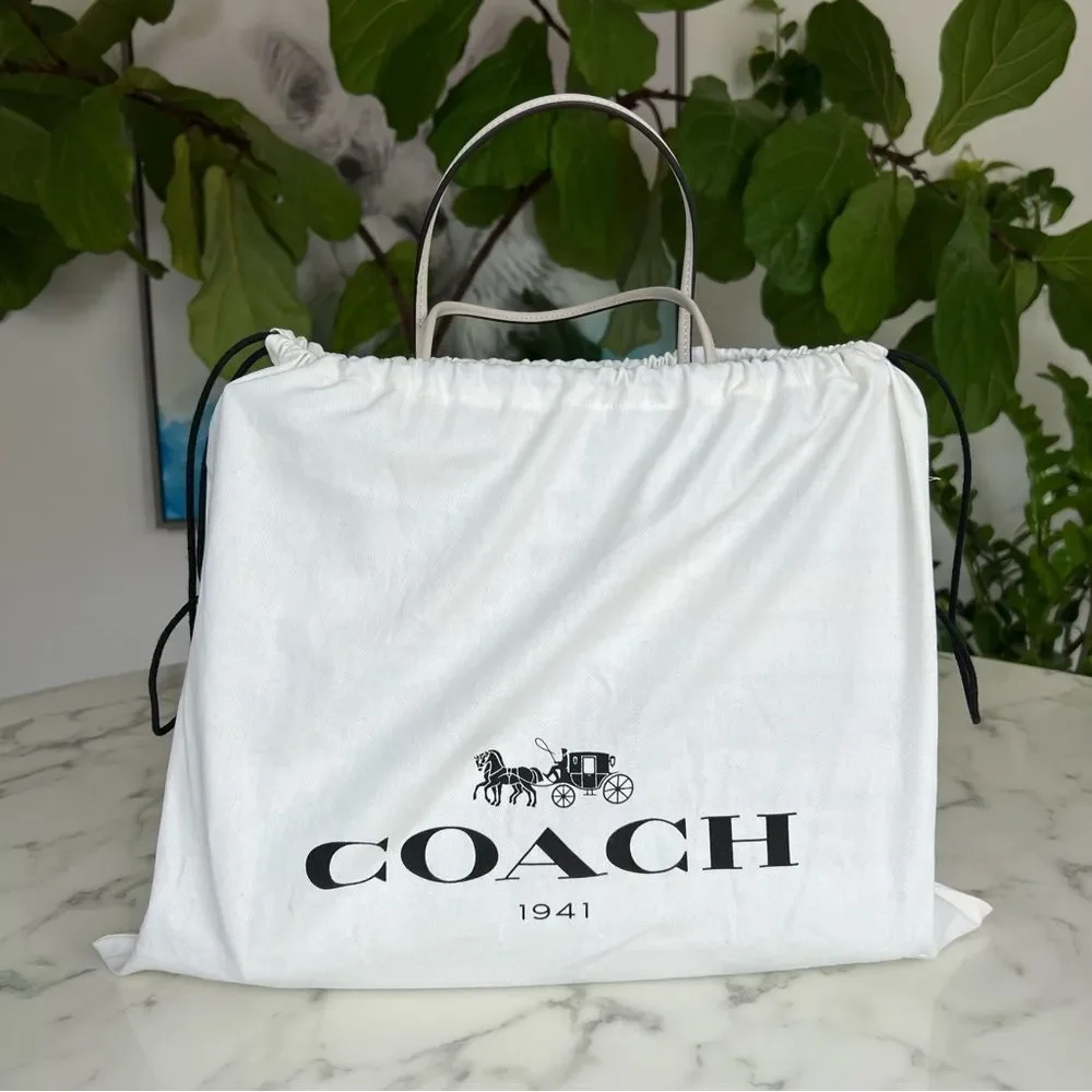 NWT Coach Cashin Carry 32 Trompe L’oeil C9724 Spring 2022 Runway Collection